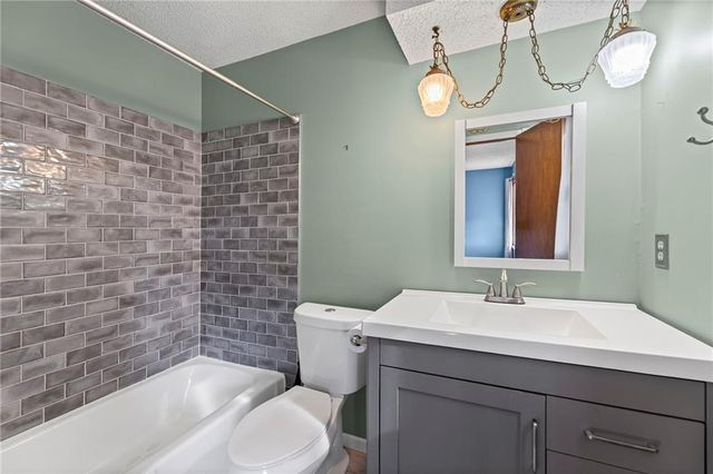 20921 W 52nd Terrace, Shawnee, KS 66218