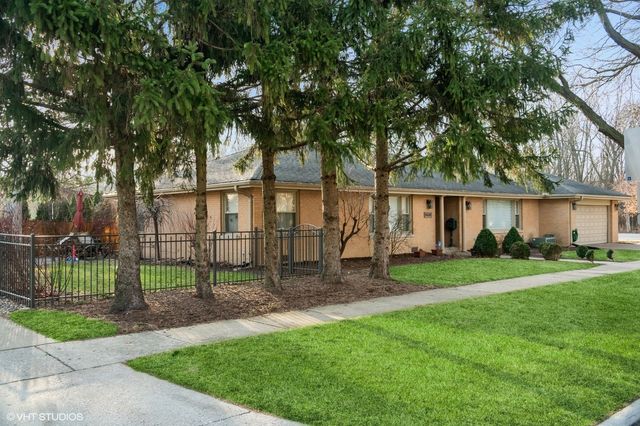 1131 S Hamlin Avenue, Park Ridge, IL 60068