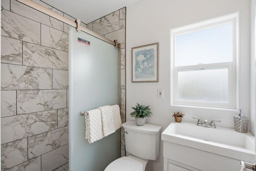 Image 11 of property listing at 421 W Virginia Street, San Jose, CA 95125