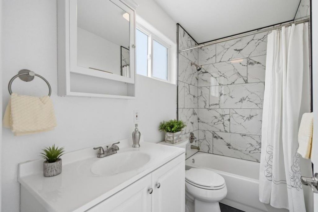Image 14 of property listing at 421 W Virginia Street, San Jose, CA 95125