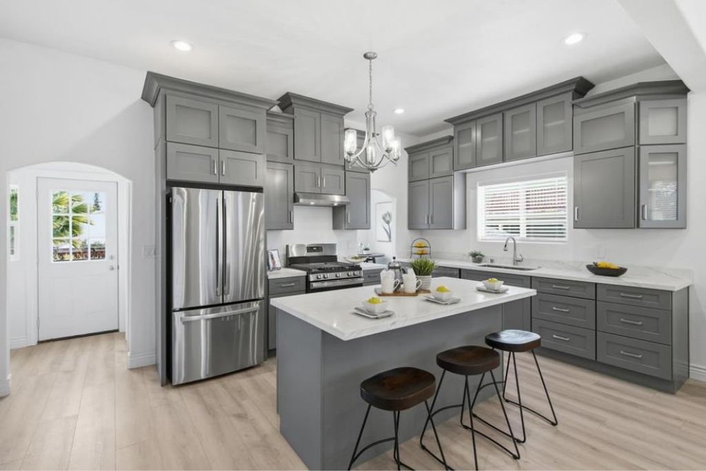 Image 2 of property listing at 421 W Virginia Street, San Jose, CA 95125