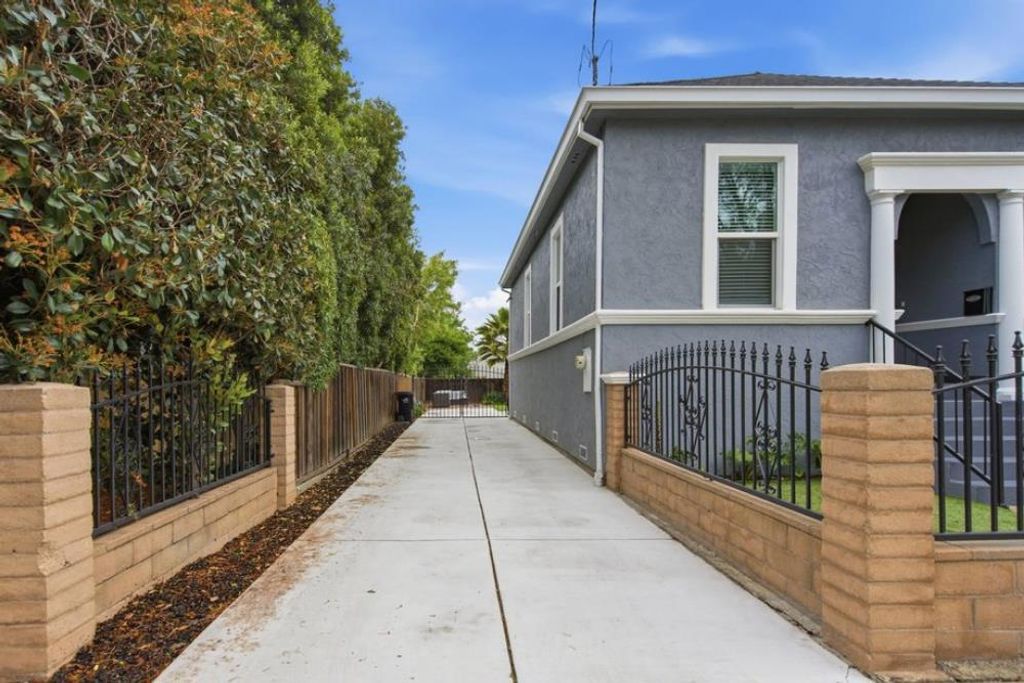 Image 21 of property listing at 421 W Virginia Street, San Jose, CA 95125