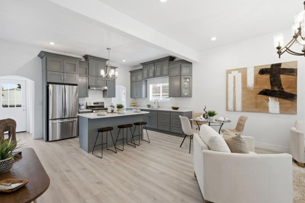Image 3 of property listing at 421 W Virginia Street, San Jose, CA 95125