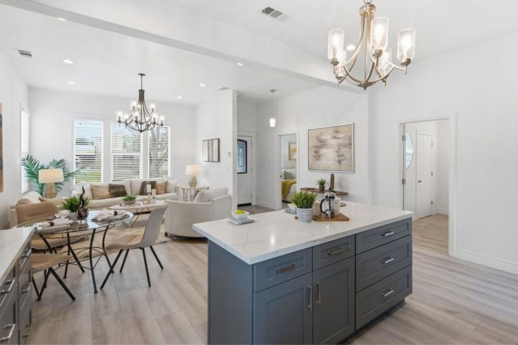 Image 4 of property listing at 421 W Virginia Street, San Jose, CA 95125