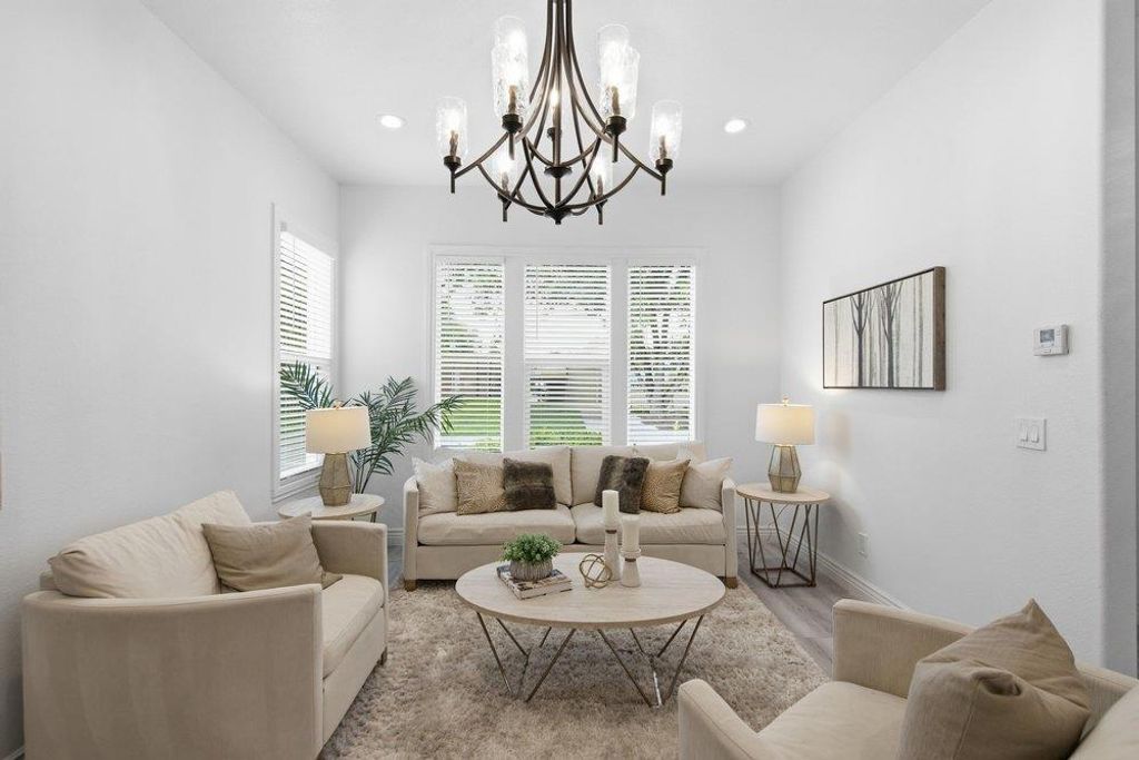 Image 7 of property listing at 421 W Virginia Street, San Jose, CA 95125
