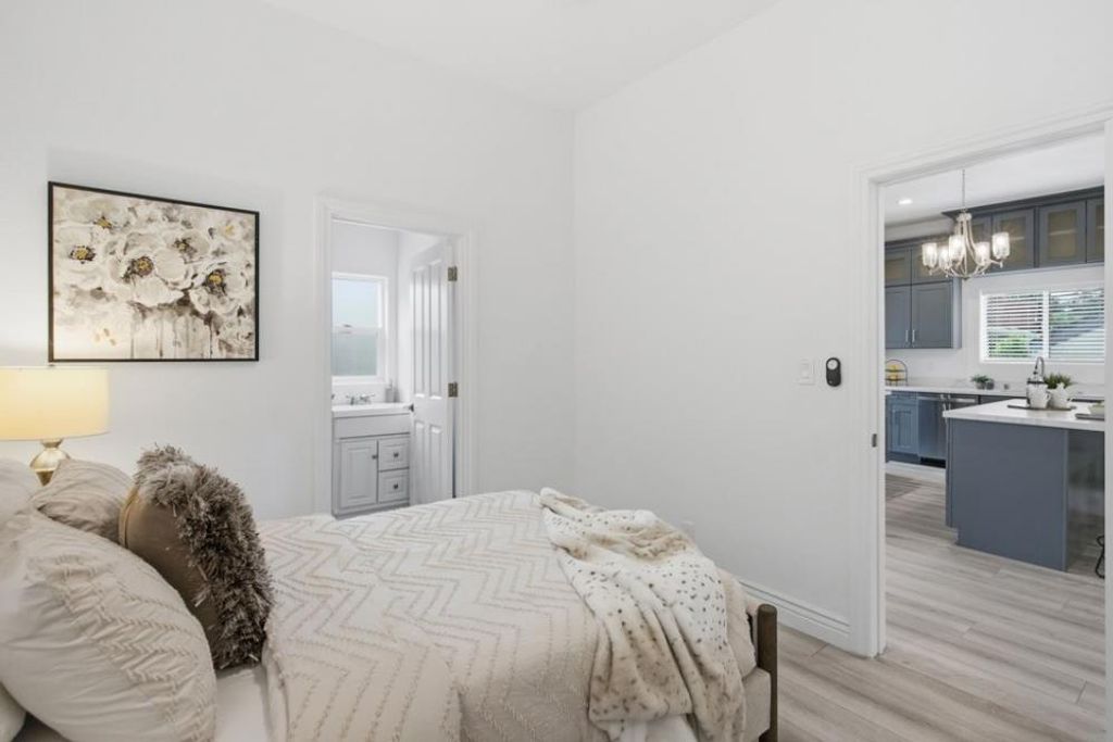 Image 8 of property listing at 421 W Virginia Street, San Jose, CA 95125