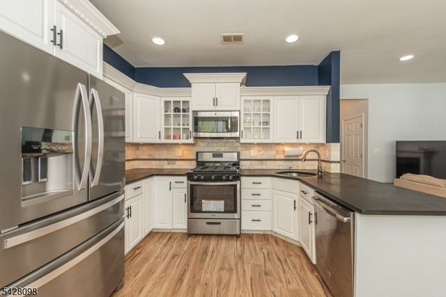 16 Indian Spring Dr, Jefferson Twp., NJ 07438