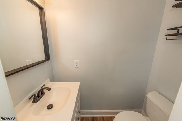 16 Indian Spring Dr, Jefferson Twp., NJ 07438