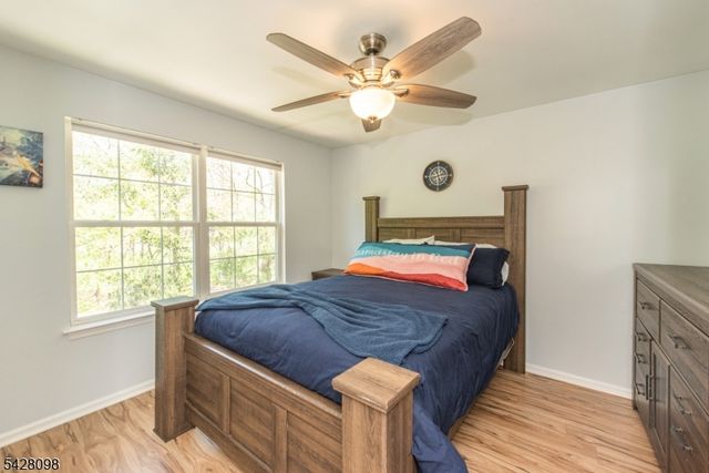 16 Indian Spring Dr, Jefferson Twp., NJ 07438