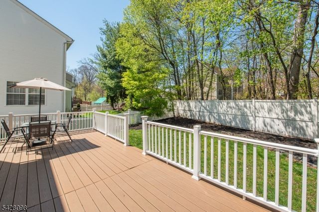 16 Indian Spring Dr, Jefferson Twp., NJ 07438