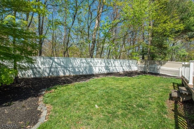 16 Indian Spring Dr, Jefferson Twp., NJ 07438