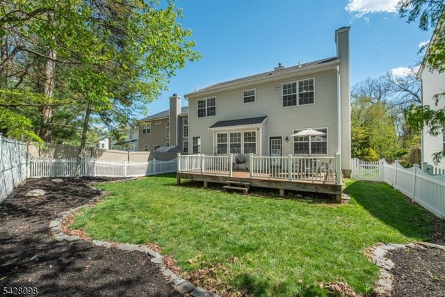 16 Indian Spring Dr, Jefferson Twp., NJ 07438