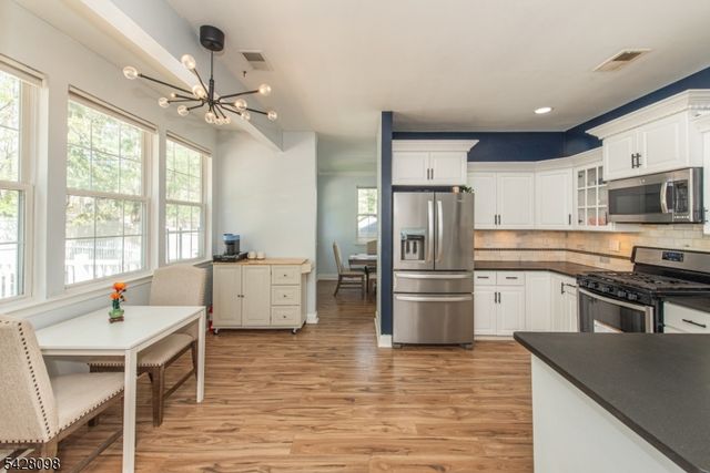 16 Indian Spring Dr, Jefferson Twp., NJ 07438