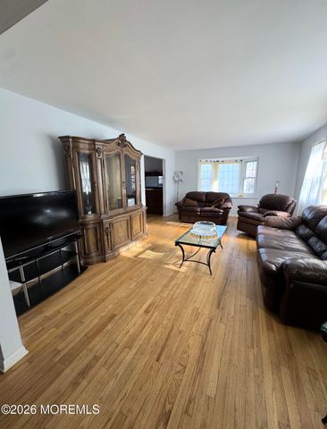 33 Parker Road, West Long Branch, NJ 07764