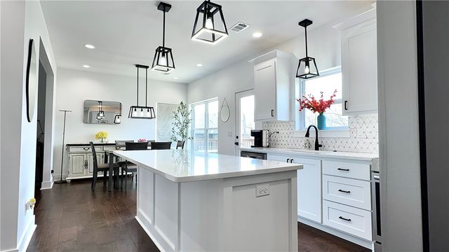 1 Hoxby Lane, Bella Vista, AR 72714