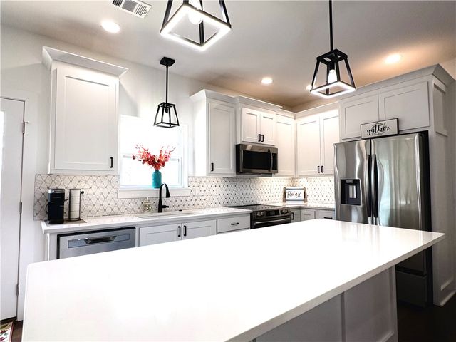 1 Hoxby Lane, Bella Vista, AR 72714