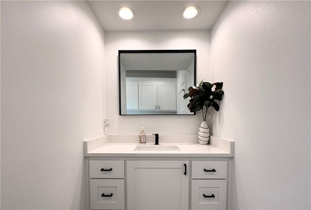 1 Hoxby Lane, Bella Vista, AR 72714