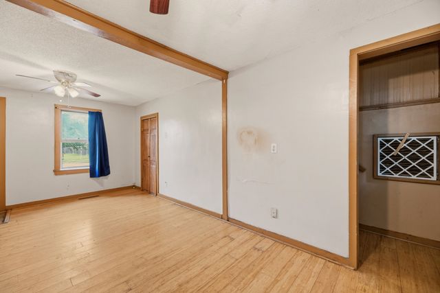 828 W IRVING AVE, Wichita, KS 67213