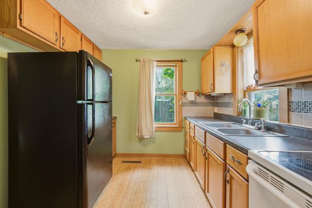 828 W IRVING AVE, Wichita, KS 67213