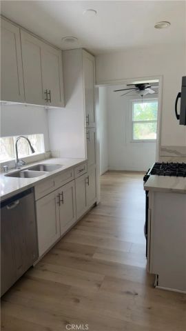 2201 S Towne, Pomona, CA 91766