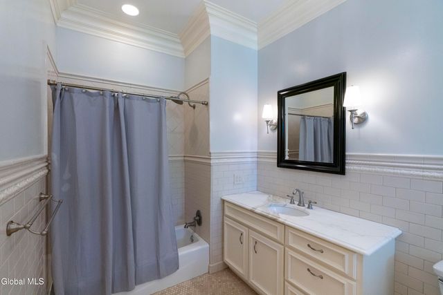 45 Greenfield Avenue Apt 12, Saratoga Springs, NY 12866