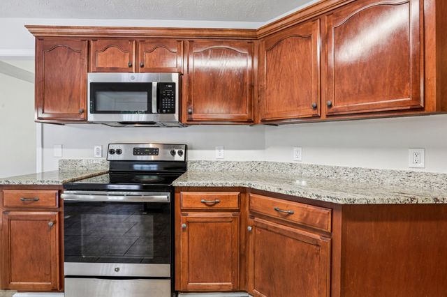 10000 Syracuse Dr, Smyrna, TN 37167