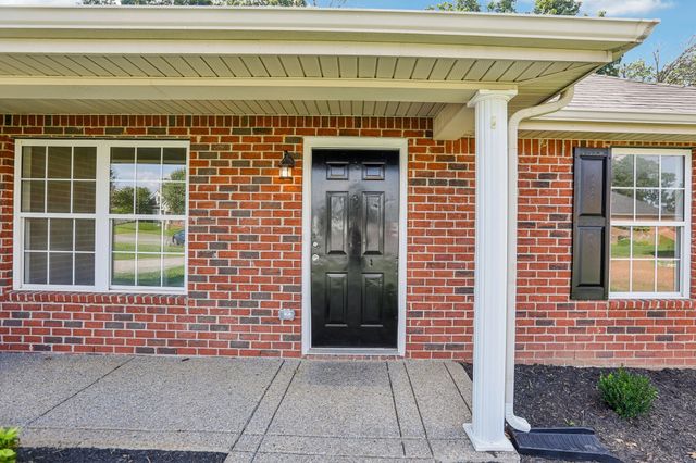 10000 Syracuse Dr, Smyrna, TN 37167