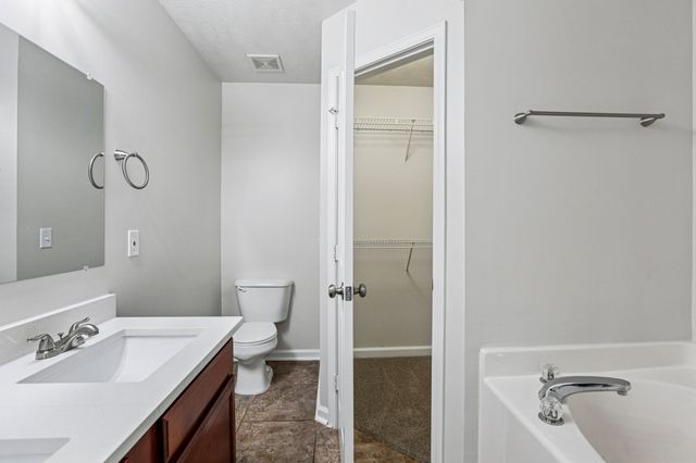 10000 Syracuse Dr, Smyrna, TN 37167