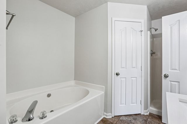 10000 Syracuse Dr, Smyrna, TN 37167