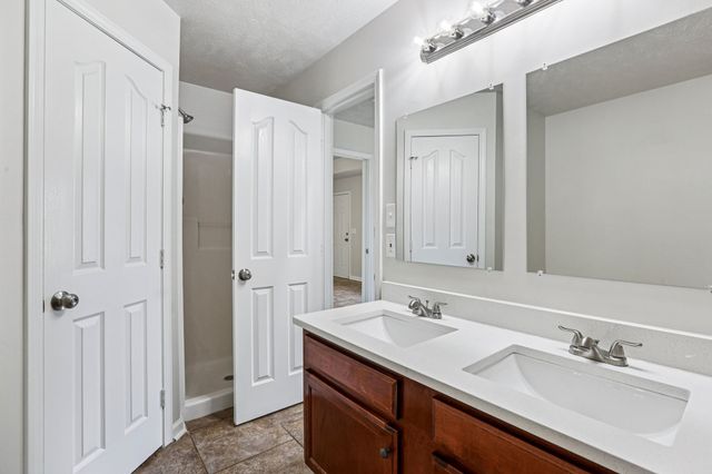 10000 Syracuse Dr, Smyrna, TN 37167