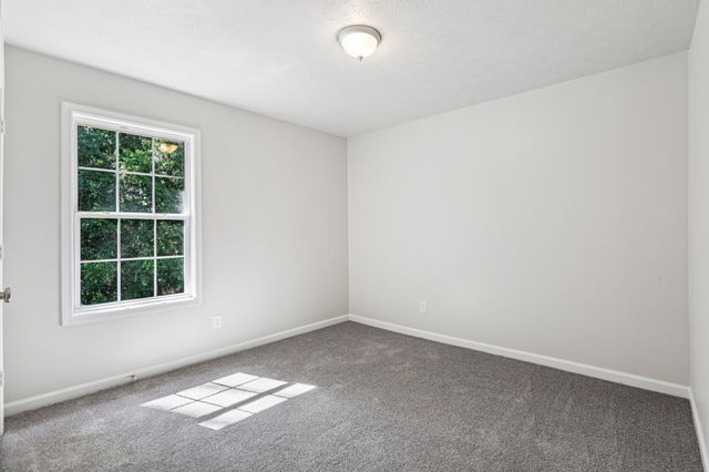 10000 Syracuse Dr, Smyrna, TN 37167