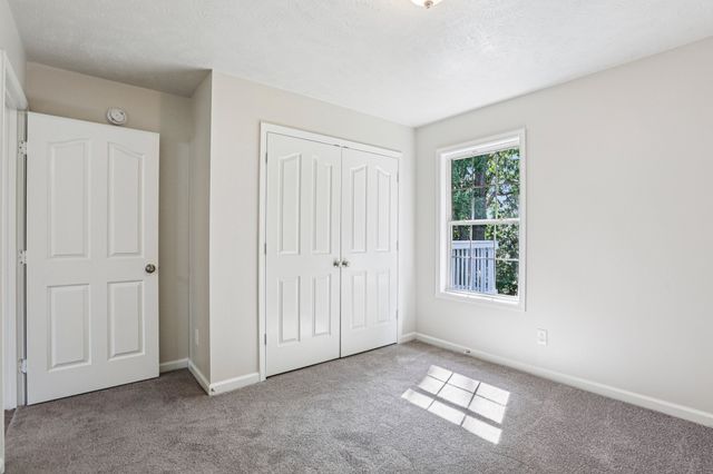 10000 Syracuse Dr, Smyrna, TN 37167