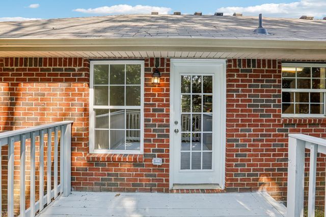 10000 Syracuse Dr, Smyrna, TN 37167