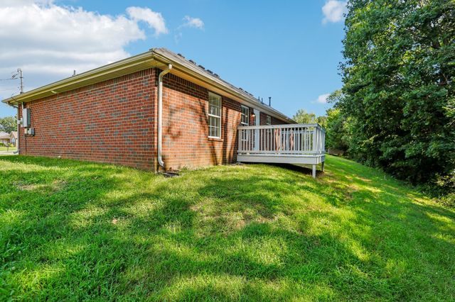 10000 Syracuse Dr, Smyrna, TN 37167