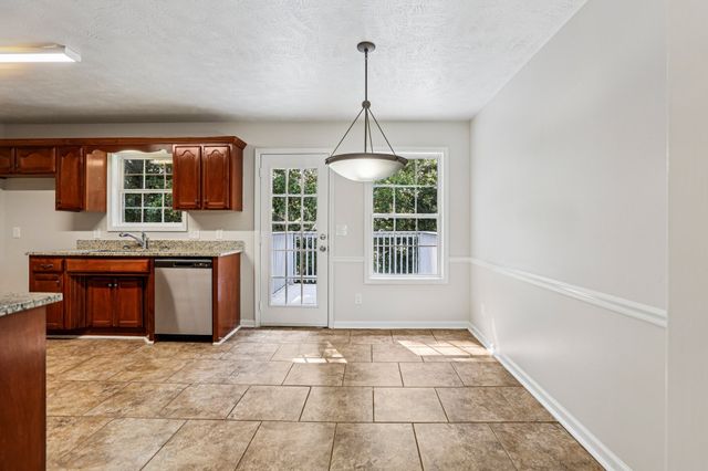 10000 Syracuse Dr, Smyrna, TN 37167