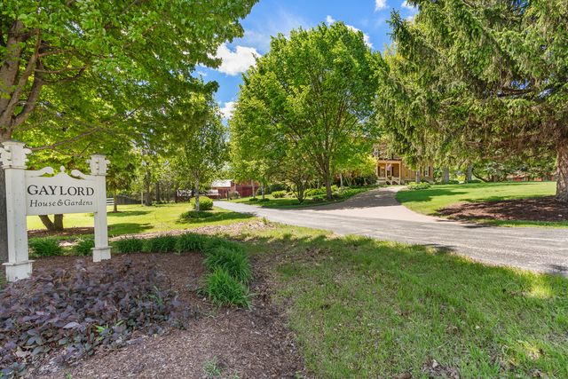 1542 Plainfield Road, Oswego, IL 60543