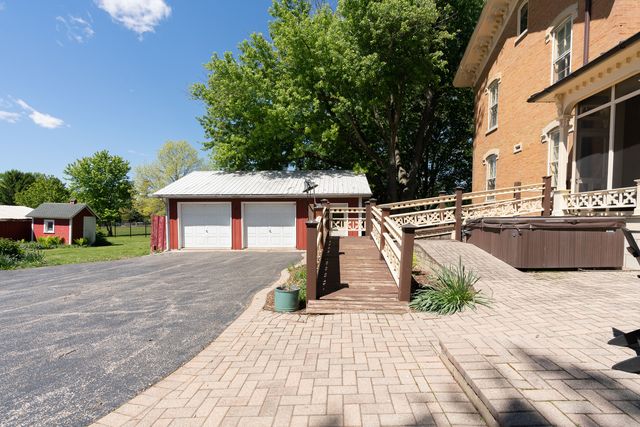 1542 Plainfield Road, Oswego, IL 60543