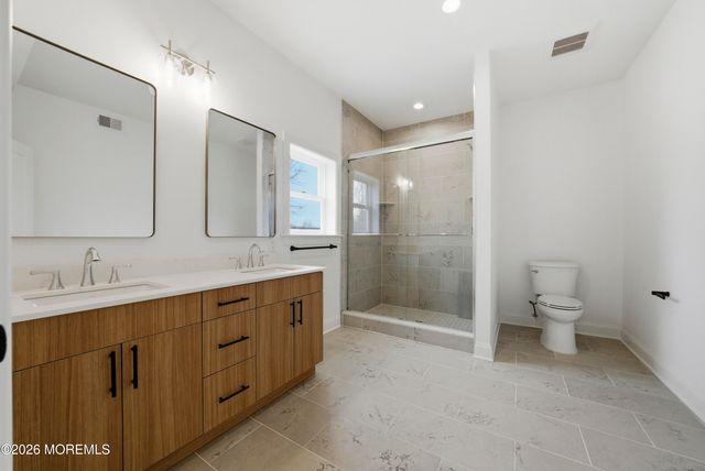 22 Remington Court, Farmingdale, NJ 07727