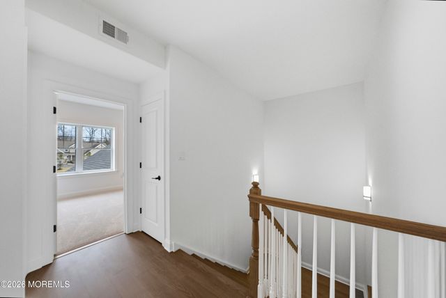 22 Remington Court, Farmingdale, NJ 07727