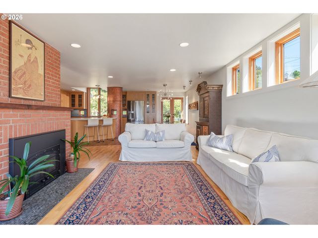 2580 CHULA VISTA Blvd, Eugene, OR 97403