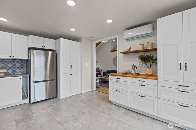 8450 E Side Drive NE, Tacoma, WA 98422