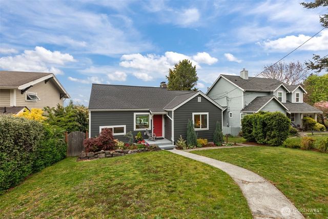 8450 E Side Drive NE, Tacoma, WA 98422
