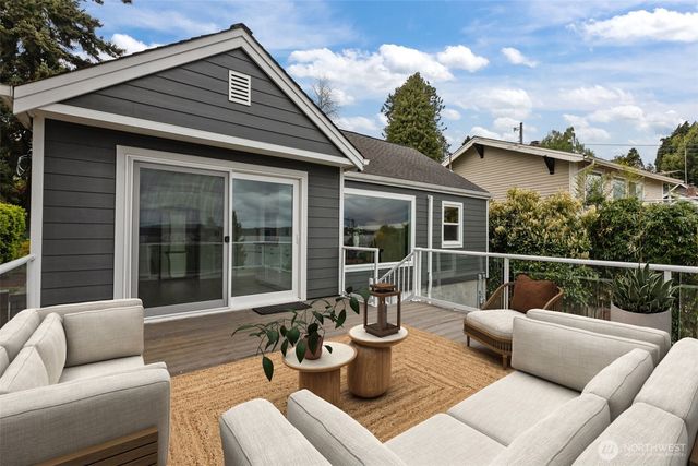 8450 E Side Drive NE, Tacoma, WA 98422