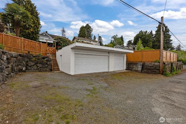 8450 E Side Drive NE, Tacoma, WA 98422