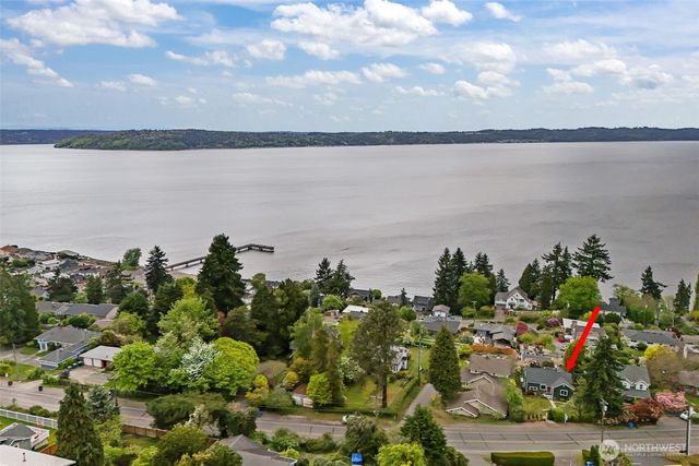 8450 E Side Drive NE, Tacoma, WA 98422