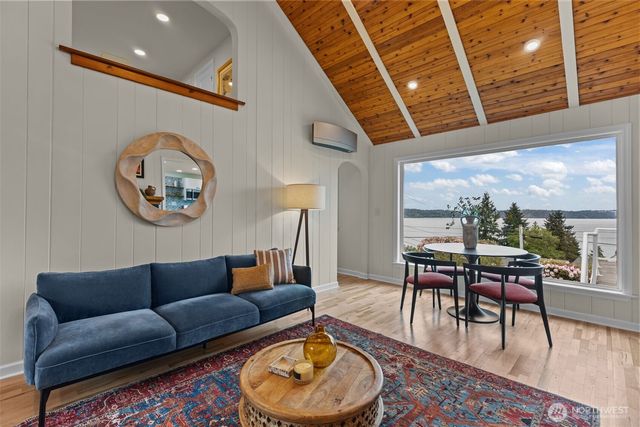8450 E Side Drive NE, Tacoma, WA 98422