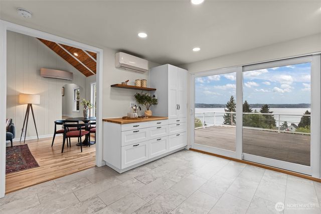 8450 E Side Drive NE, Tacoma, WA 98422
