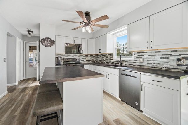 40 S PIONEER PARKWAY, Fond Du Lac, WI 54935