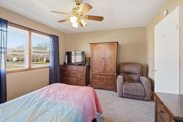 40 S PIONEER PARKWAY, Fond Du Lac, WI 54935