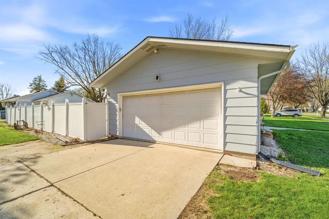 40 S PIONEER PARKWAY, Fond Du Lac, WI 54935